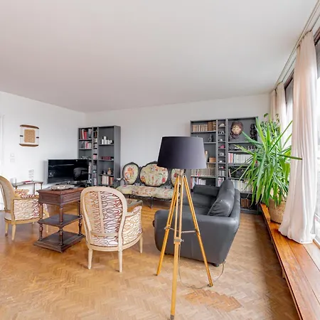 Апартаменты New - 3 Bedroom Flat With Eiffel Tower View Париж