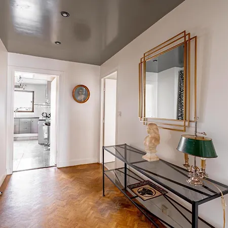 New - 3 Bedroom Flat With Eiffel Tower View *