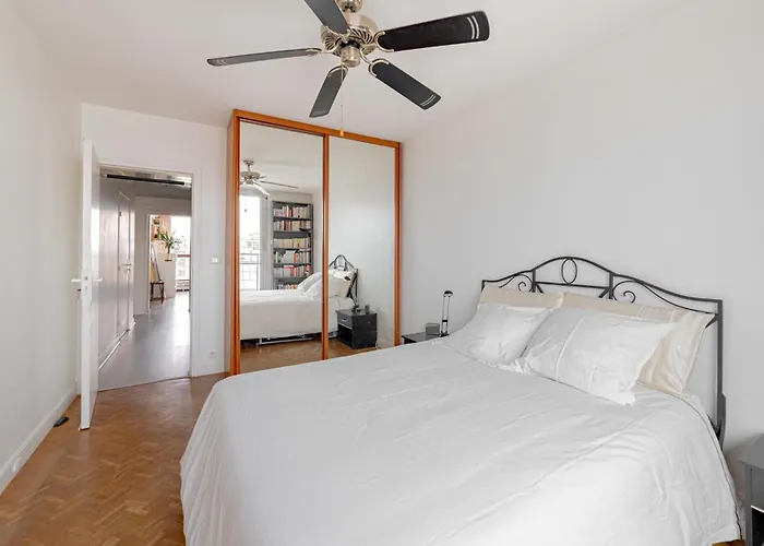 New - 3 Bedroom Flat With Eiffel Tower View