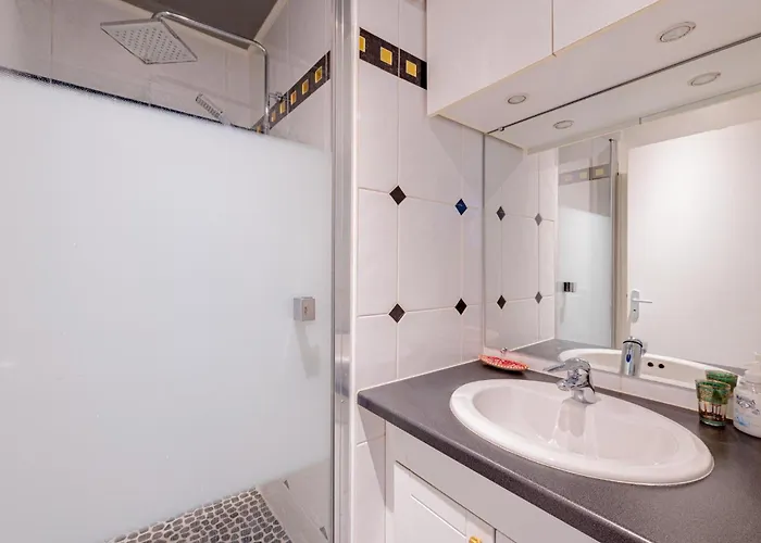 New - 3 Bedroom Flat With Eiffel Tower View Appartement Parijs