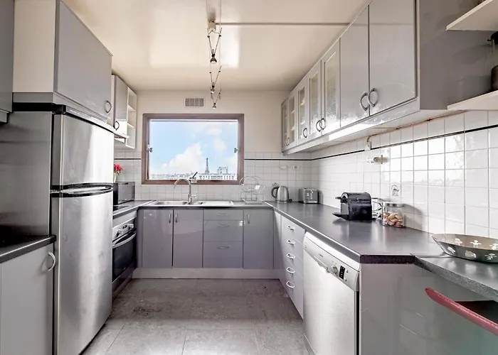 New - 3 Bedroom Flat With Eiffel Tower View Appartement *