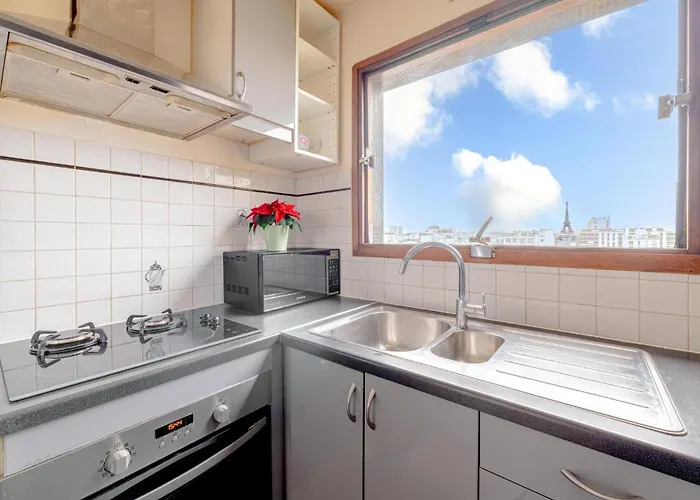 New - 3 Bedroom Flat With Eiffel Tower View Appartement Parijs