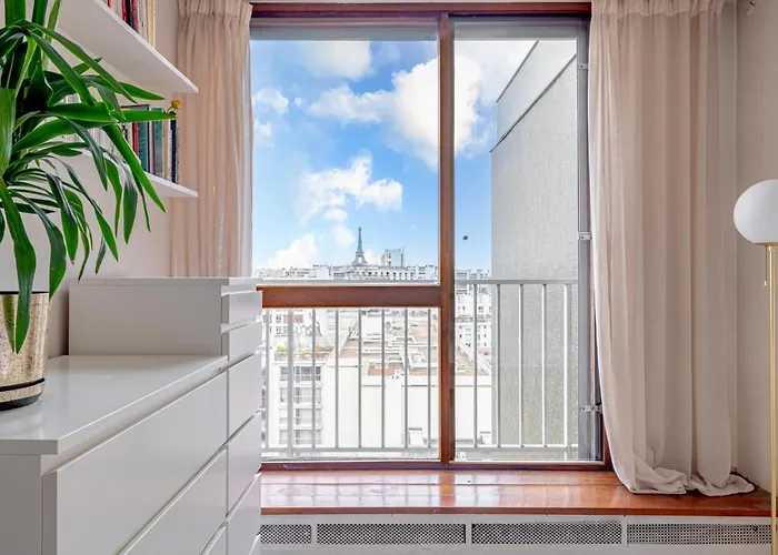 New - 3 Bedroom Flat With Eiffel Tower View Parijs