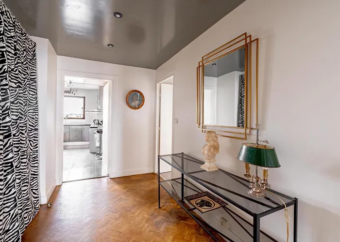 New - 3 Bedroom Flat With Eiffel Tower View *